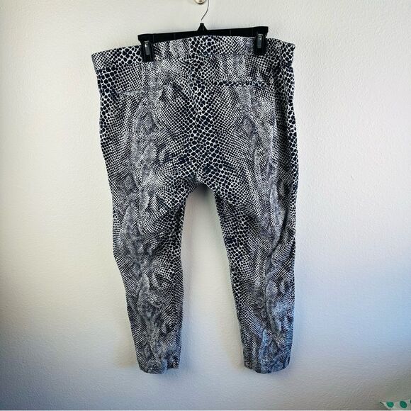 GAP Khaki Navy White Snake Skin Chino Pants Size 20 - Picture 4 of 5